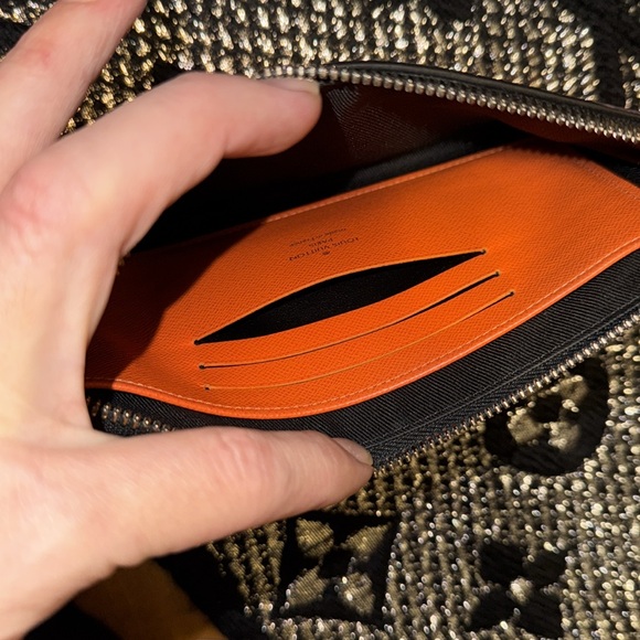 Men’s or Women’s Tiagrama Louis Vuitton Pochette holder and pouch! Comes w Box! - Picture 12 of 17